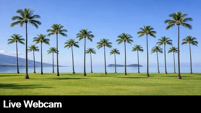 Live view of the Pacific Ocean with the island of Molokini in the background,