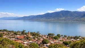 Live view looking out over the lake with the mountains in the background,