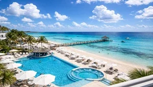 Live view of the pool, beach and boat dock from the Playcar Palace webcam in Playa del Carmen, Mexico.