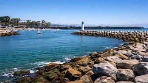 Watch the boats come and go with this live view of the Santa Cruz Harbor entrance.