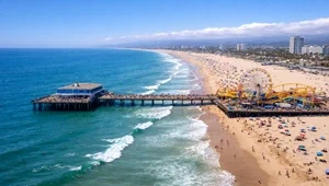 Live view of the beach, pier, amusement park and Pacific Ocean from the Santa Monica Beach webcam.