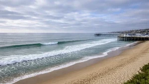 Live, close up view of the surf and weather conditions in Pacific Beach California.